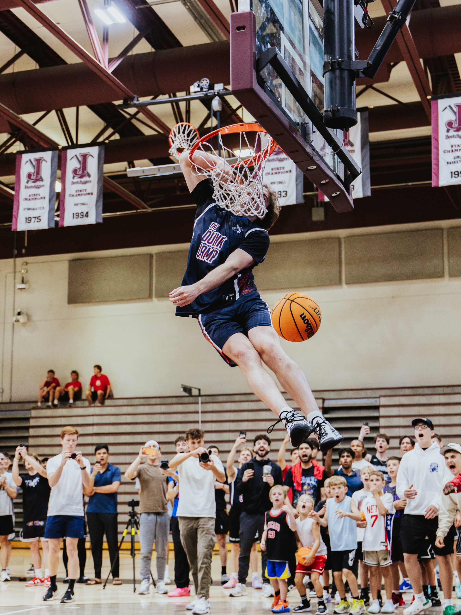 Travis Reynolds Elbow dunk